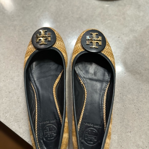 Tory Burch Reva Raffia Straw Logo Ballet Flat - Picture 11 of 11